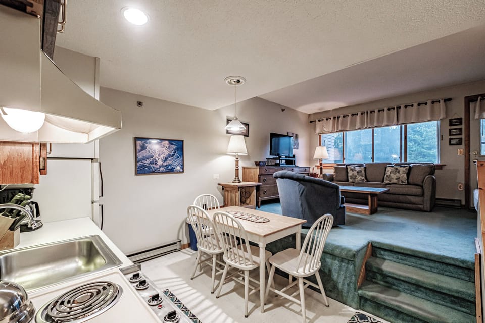 Kitchen/dining/living room