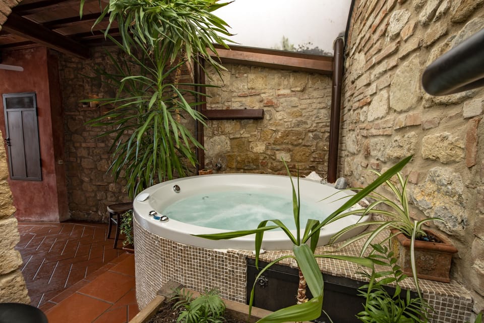 Indoor spa tub