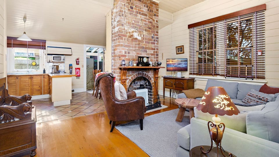Living Area - Fireplace NOT Operational