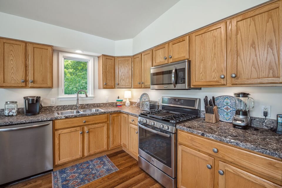 A stocked kitchen makes it easy to prepare your meals.