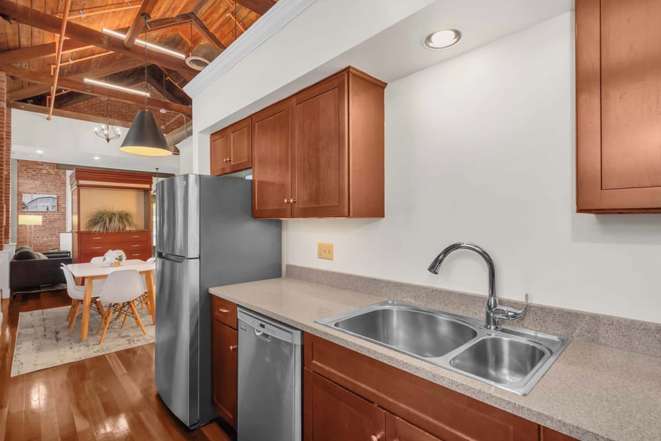 Open lofted ceilings 