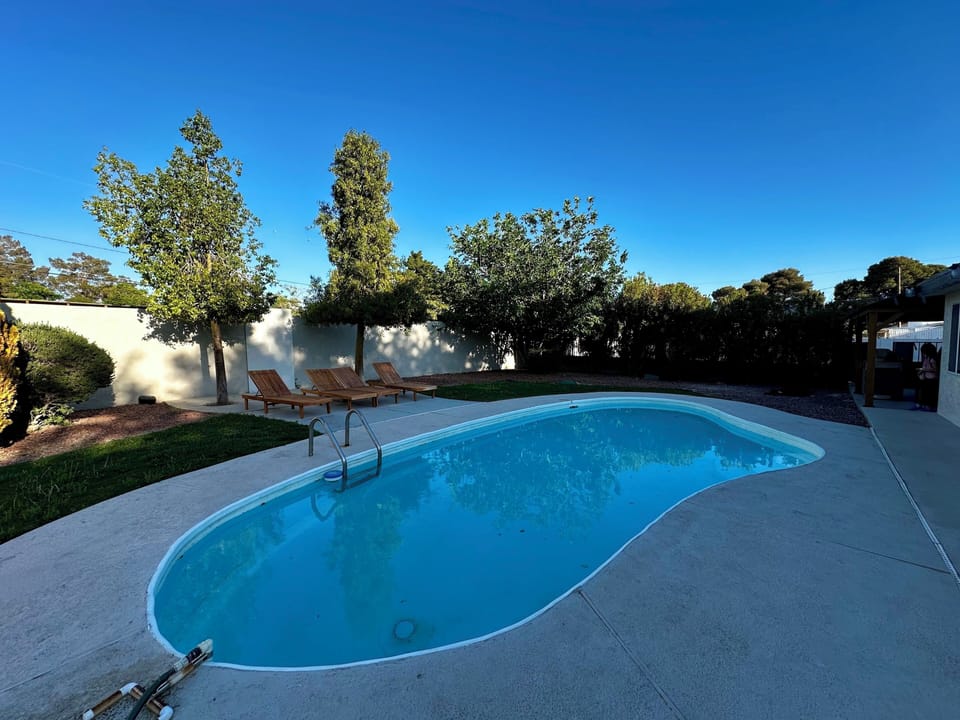 Refreshing pool