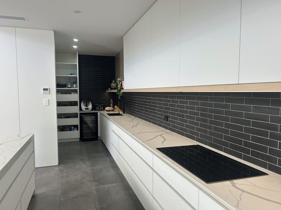 Kitchen - full kitchen + butler's pantry
