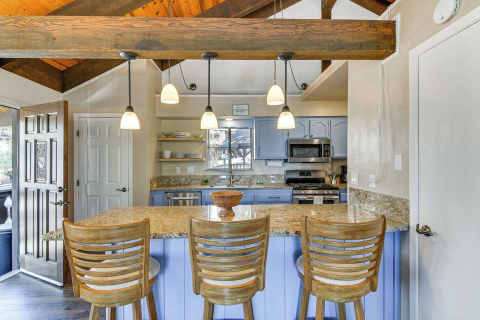 Breakfast Bar | Main Level