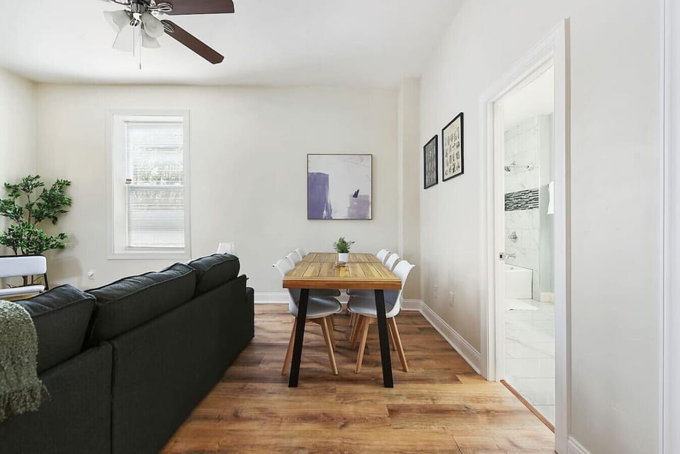 Dining Area With Seating for 6+ People - Unit 2