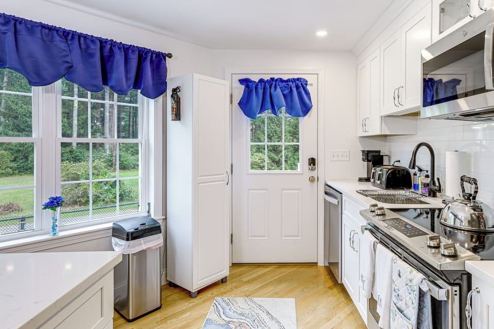 Kitchen | Keurig Coffee Maker | Toaster | Cooking Basics