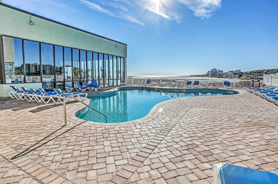 Sands Beach Club | Community Amenities | Outdoor Pool