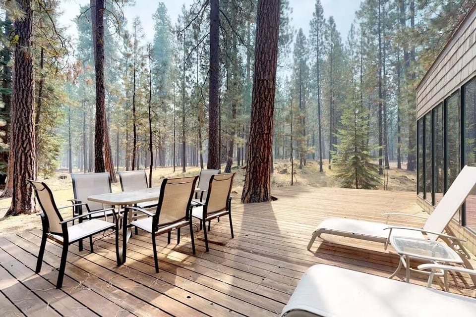 Private back deck with table and chairs, private hot tub. 