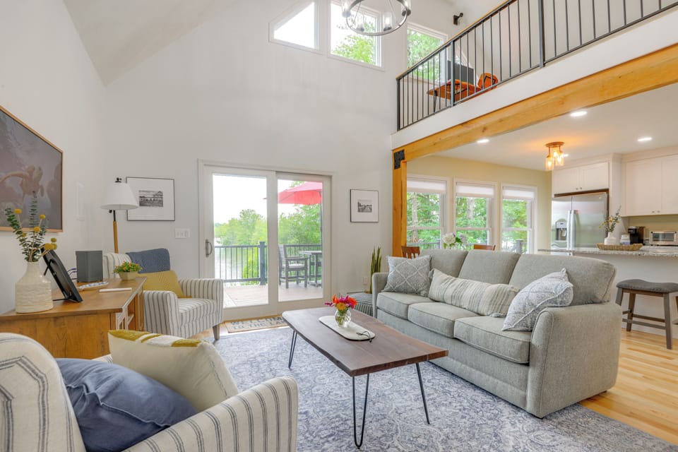 Living Room | 1st Floor | Smart TV