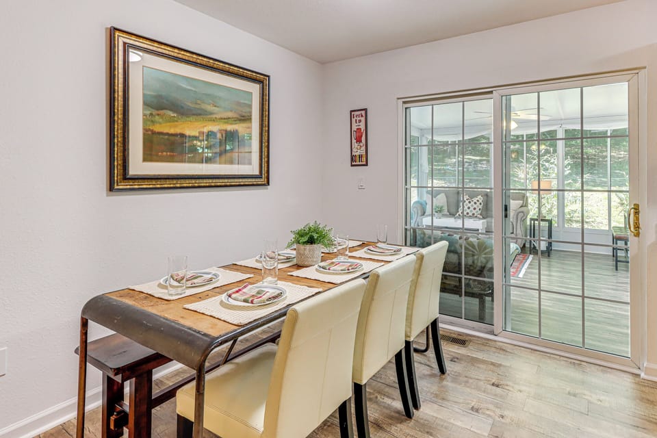Dining Area | Dishware/Flatware