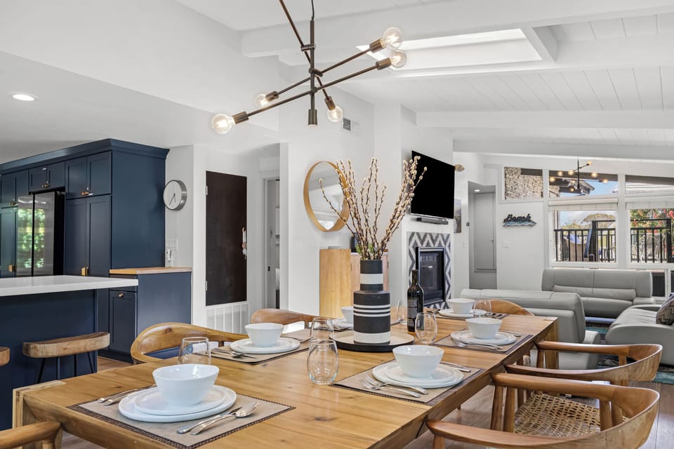 Dining area next to the kitchen.