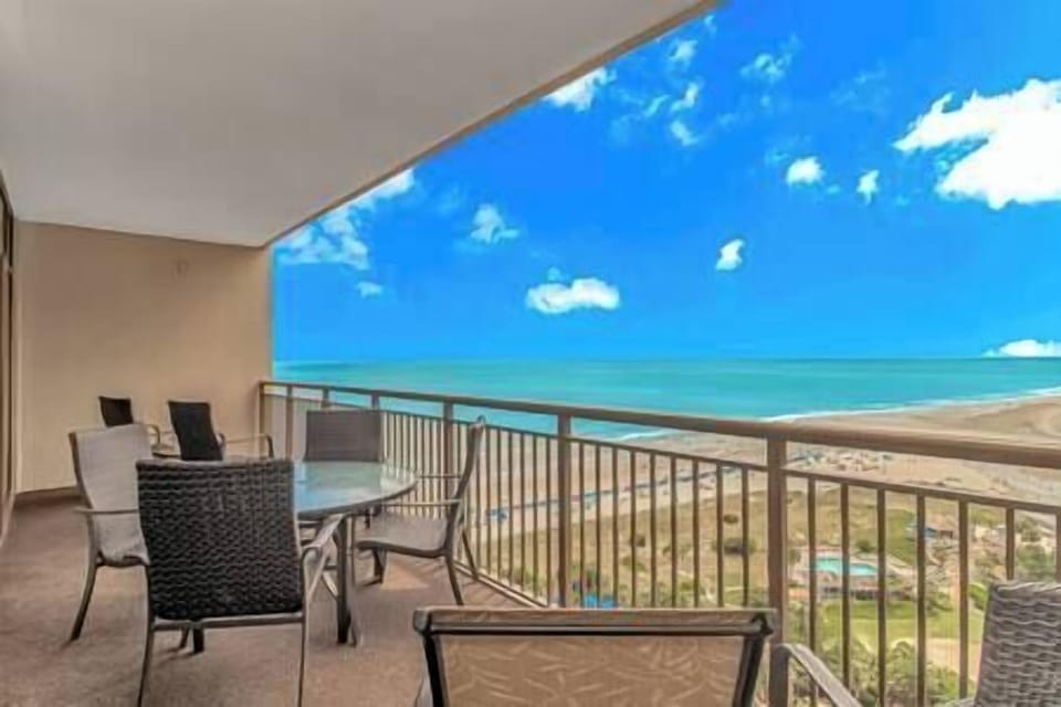 Spacious Balcony with Ocean Views!