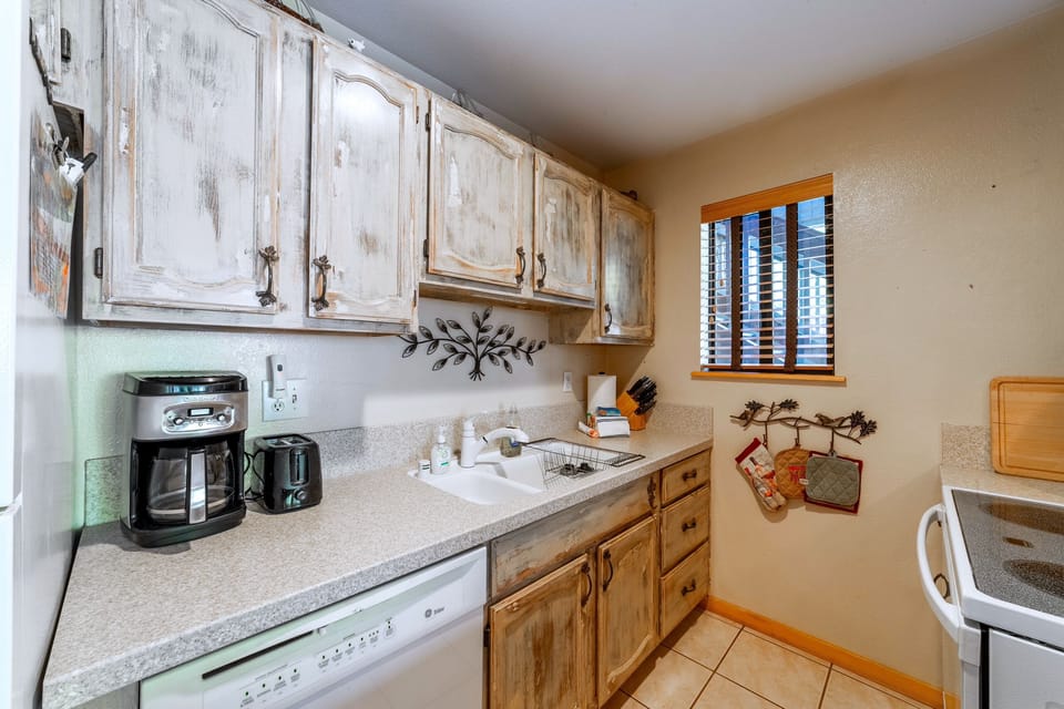 Full kitchen - we provide coffee, coffee filters, creamer & sugar.