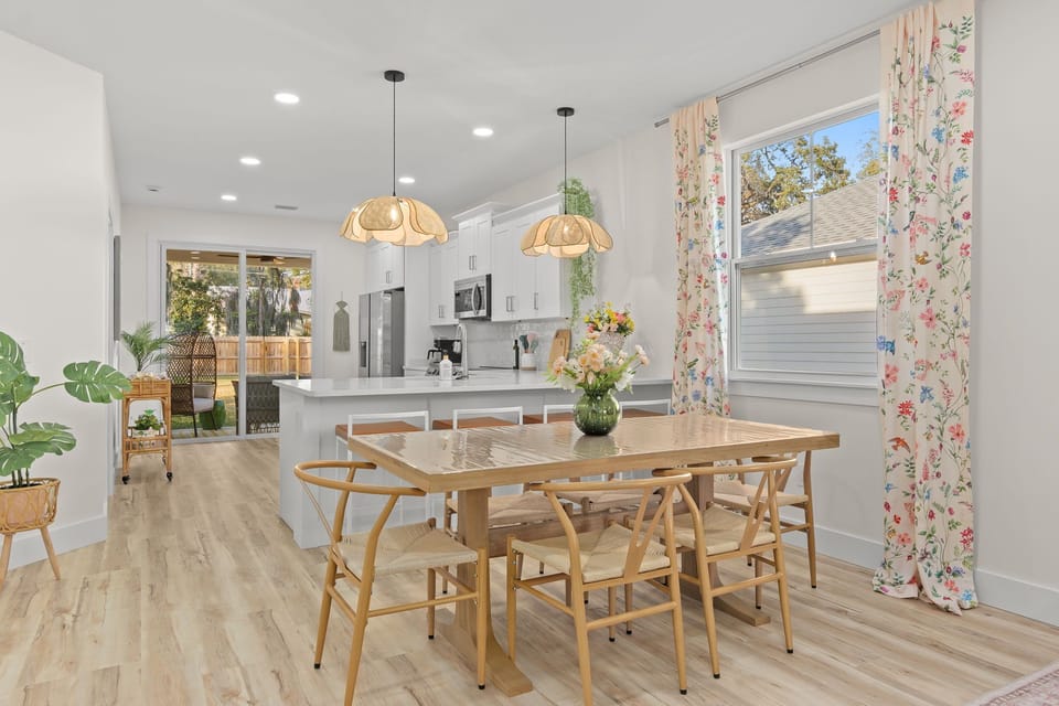 A storybook setting for every meal—sunny, floral, and effortlessly inviting.