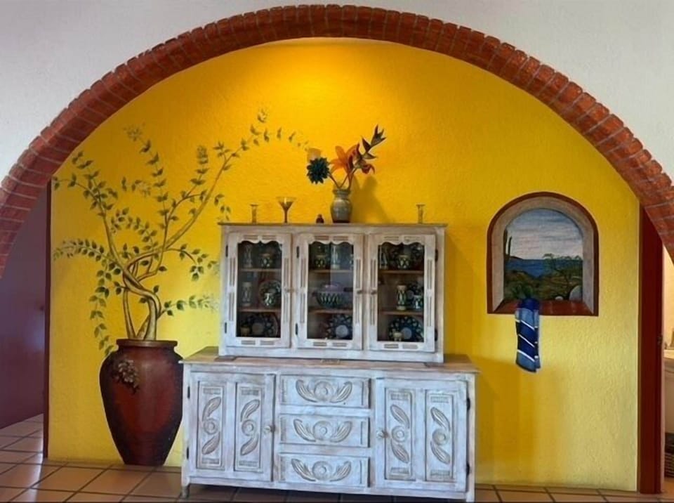 Agave Margarita Suites Hutch