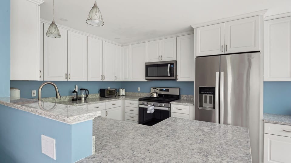 Bright and Modern Kitchen