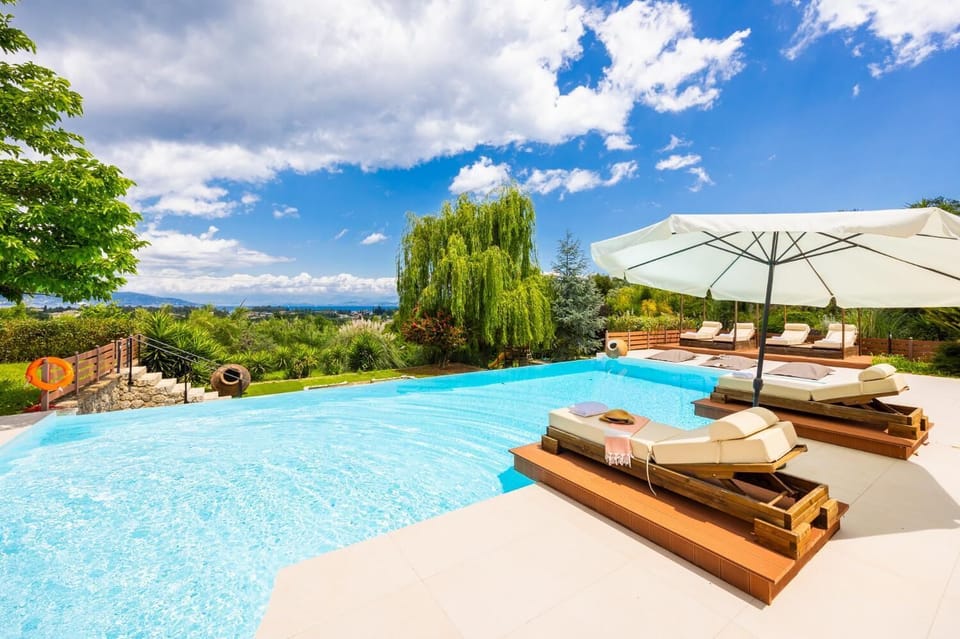Private pool and terrace