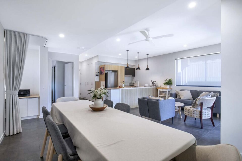 `We had a wonderful stay at Ali and meredith’s apartment. The communication was great and it was spotlessly clean! 10/10 would stay again 😄`