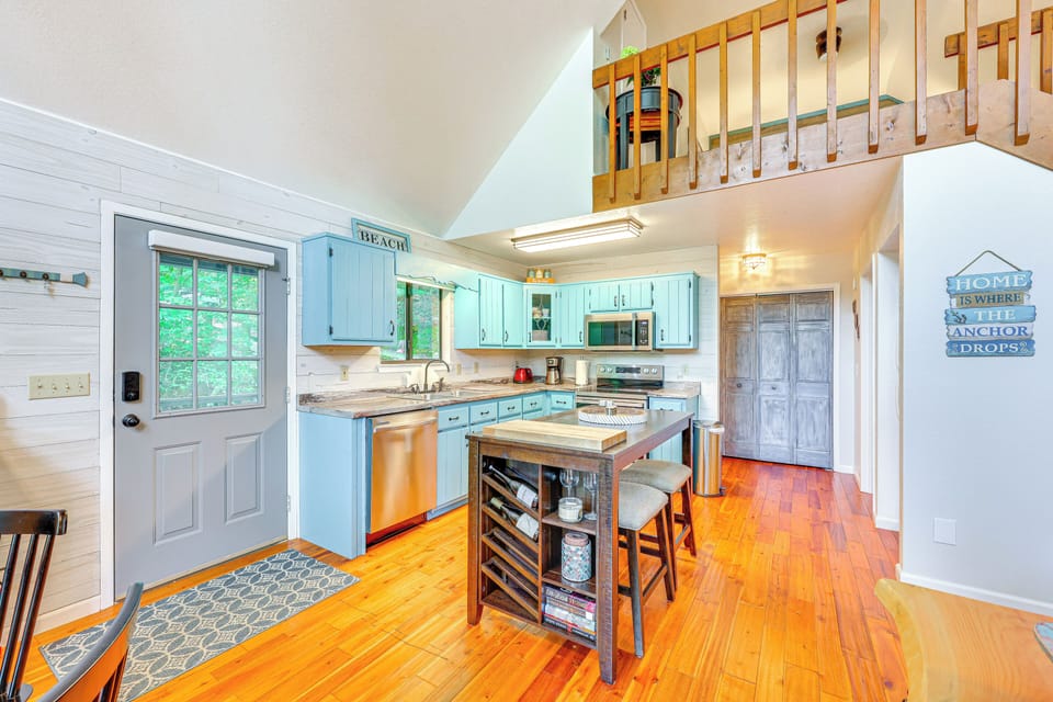 Kitchen | Refrigerator | 1st Floor
