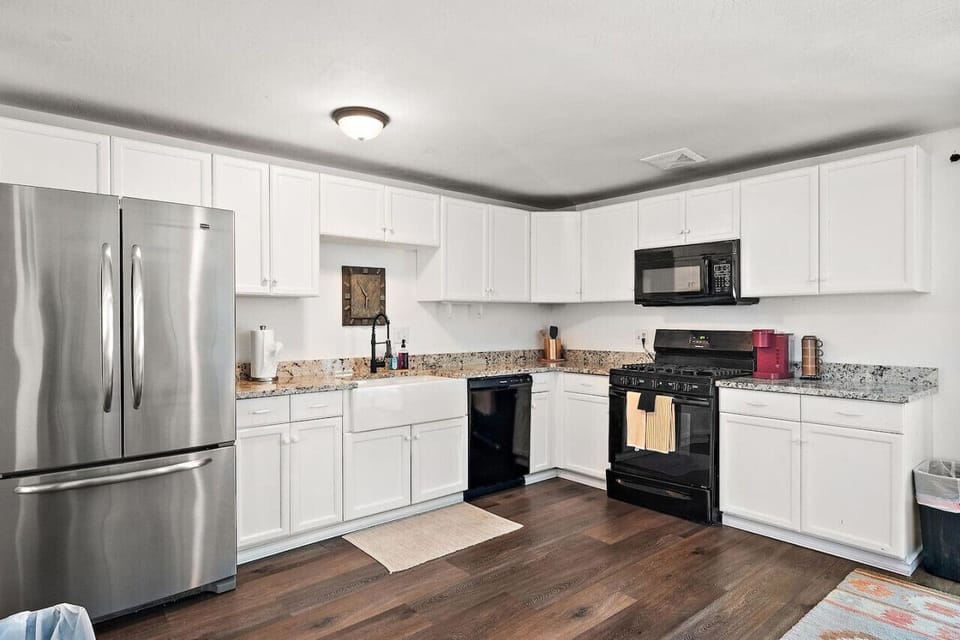 Fully stocked kitchen, perfect for cooking up your favorite meals.