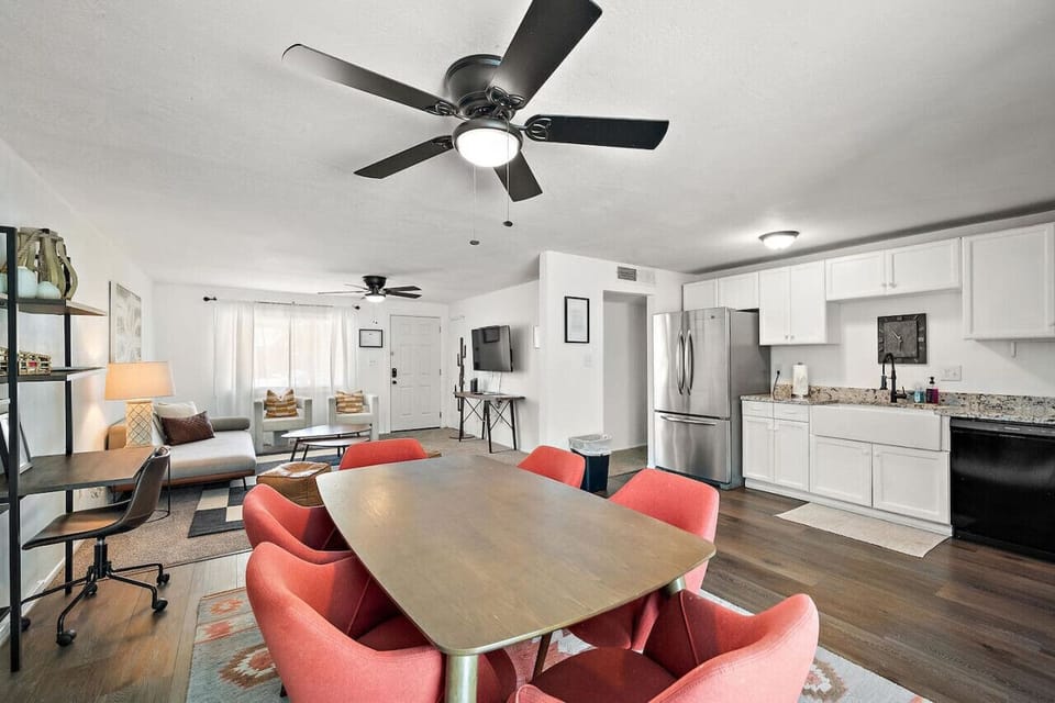 Enjoy meals together at the spacious 6-seat dining table.
