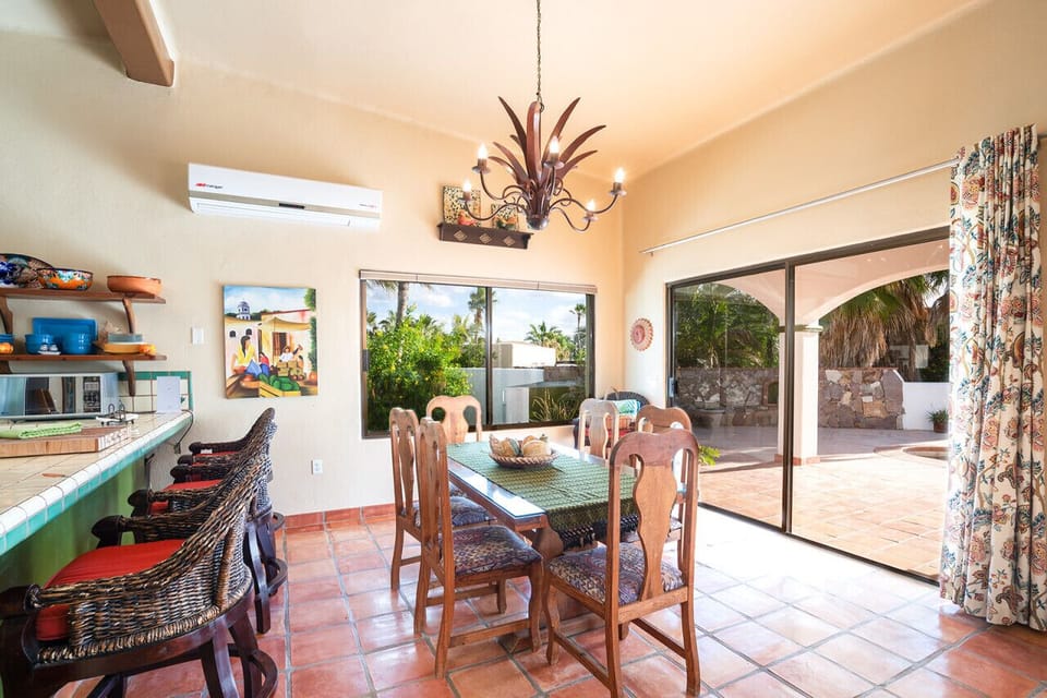 Inside dining for 6 people