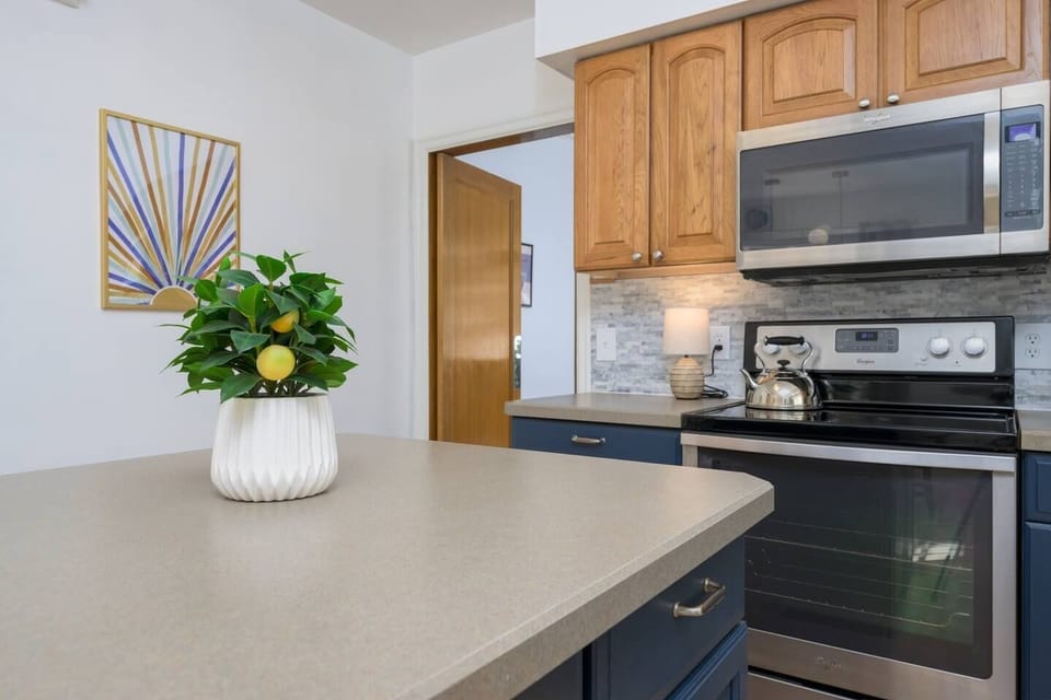 Full Sized Kitchen