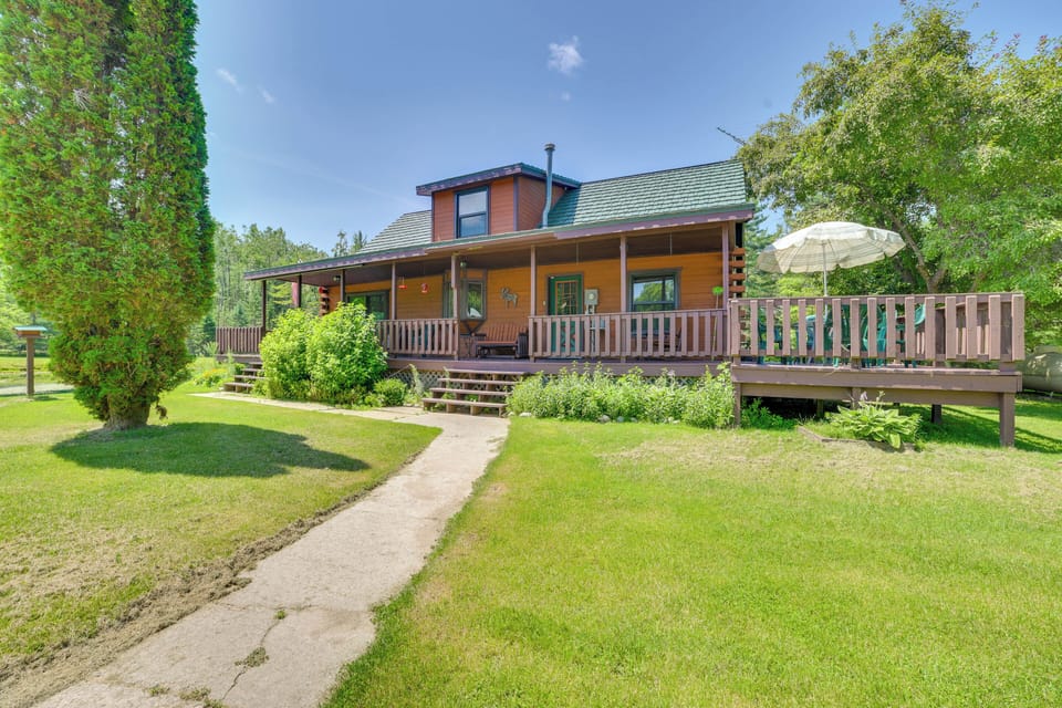 Mio Vacation Rental | 3BR | 2BA | 2,300 Sq Ft | Stairs to Enter