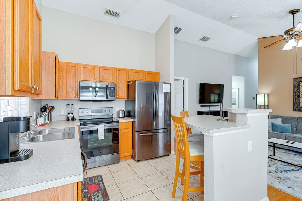 Kitchen | Keurig Coffee Maker | Kettle | Toaster | Blender | Breakfast Bar