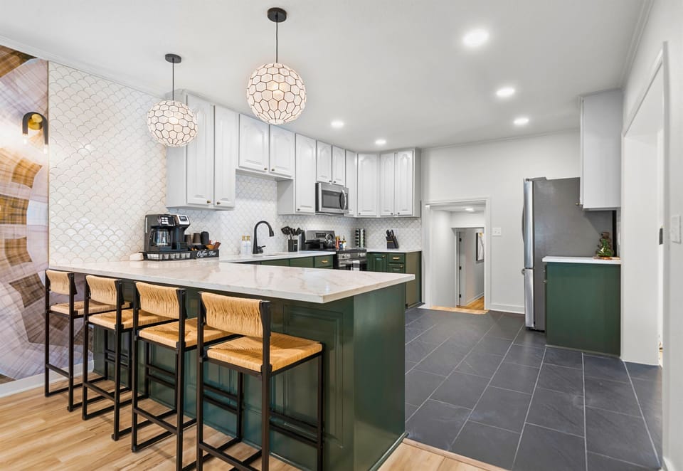 This modern kitchen has everything you need for preparing meals, with plenty of space and stylish finishes.