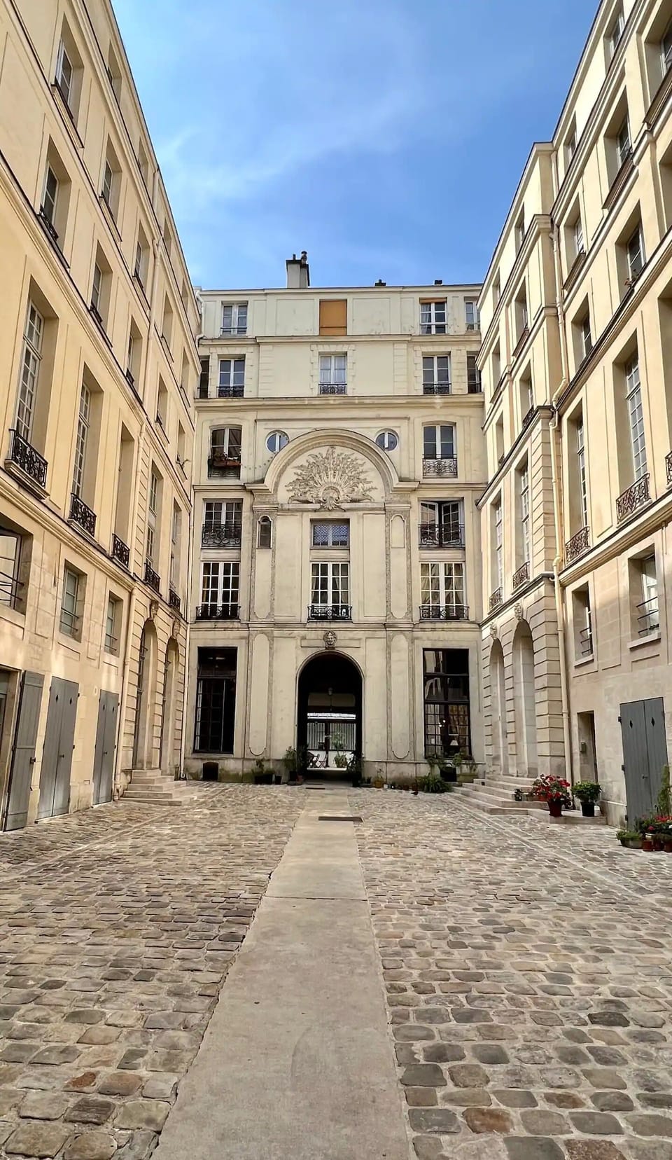 Courtyard of honor
