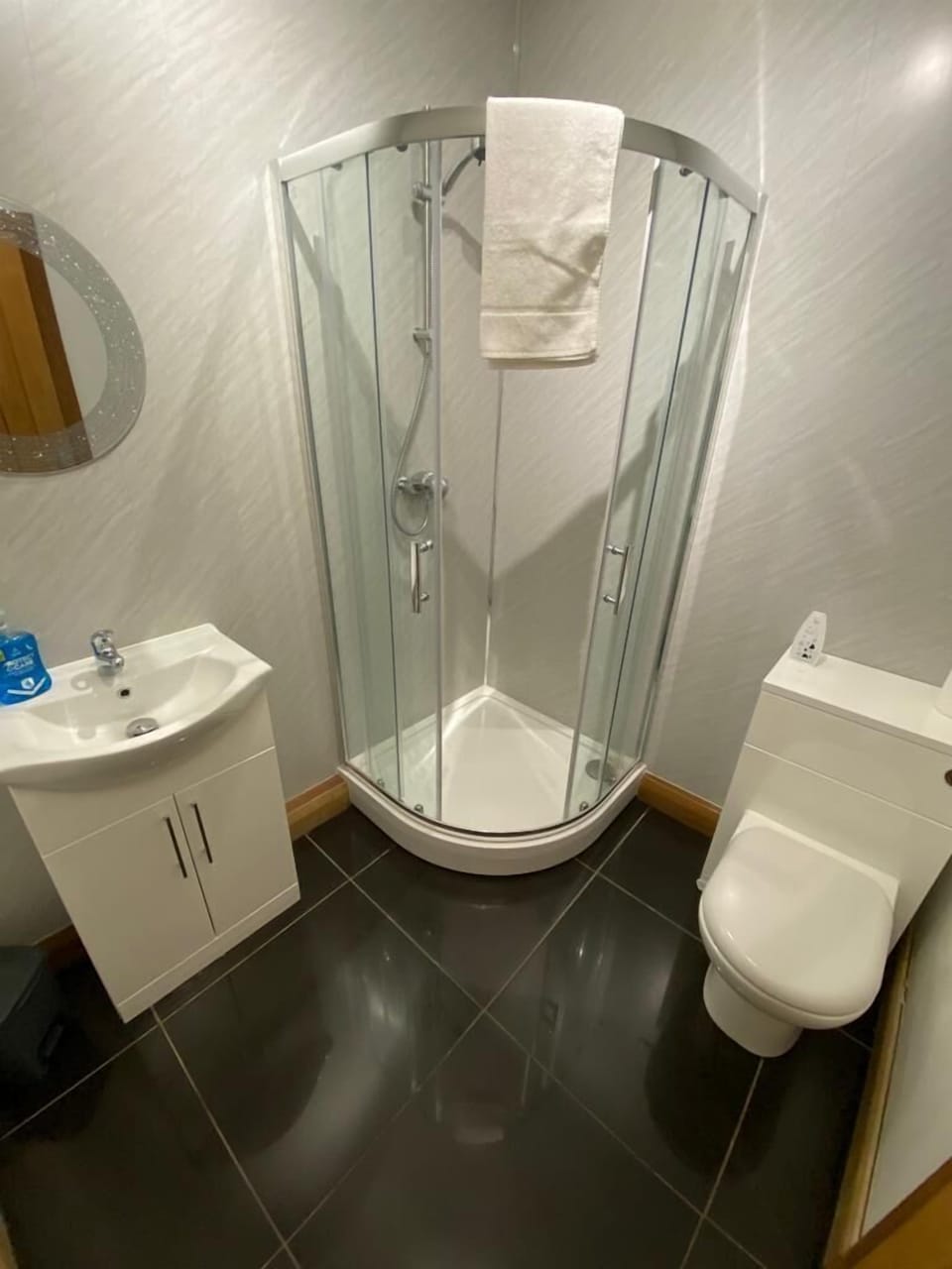 The Barn ensuite 
