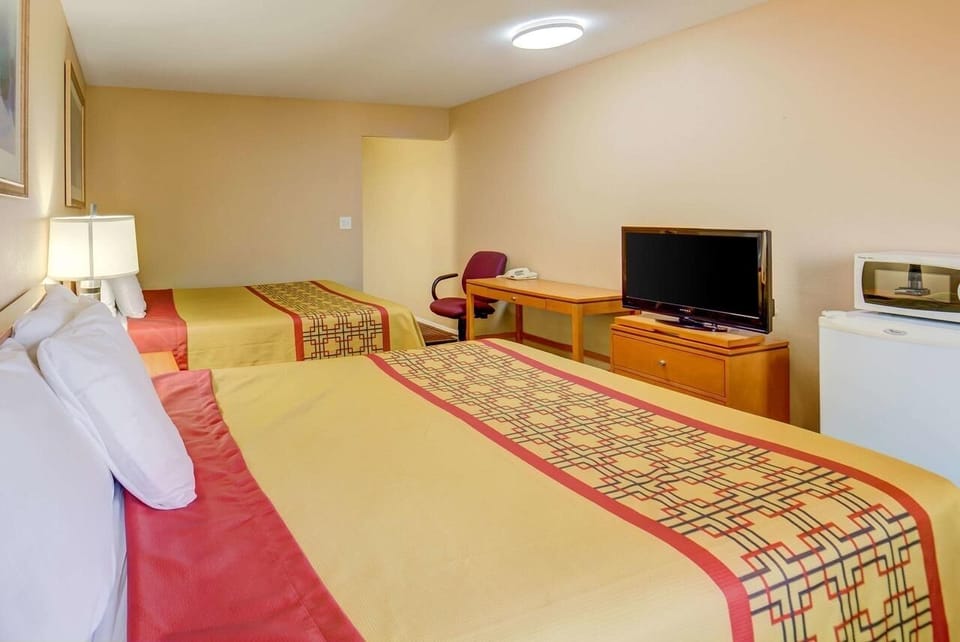 Unit with Queen size bed