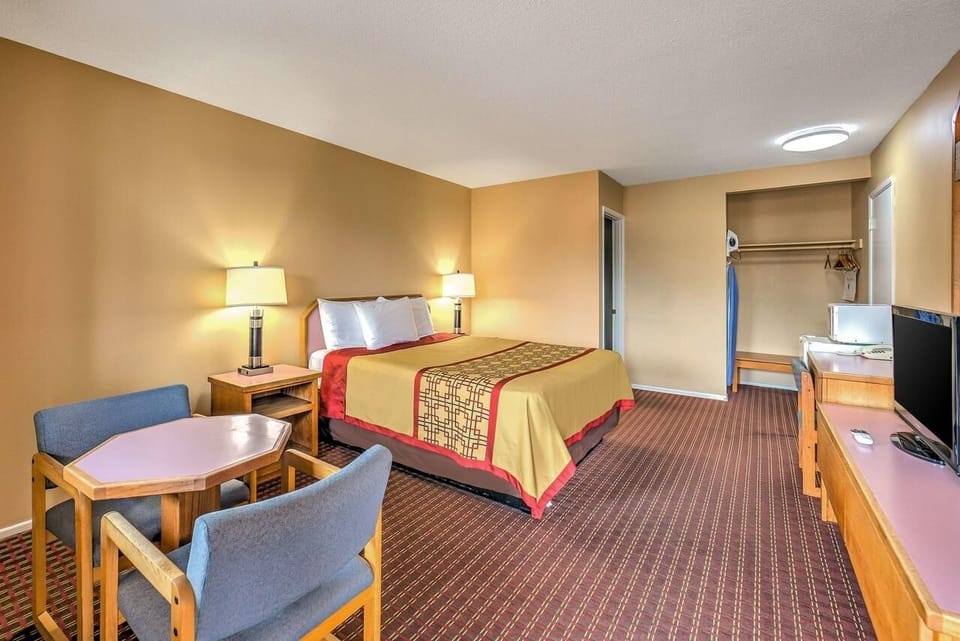 Unit with Queen size bed