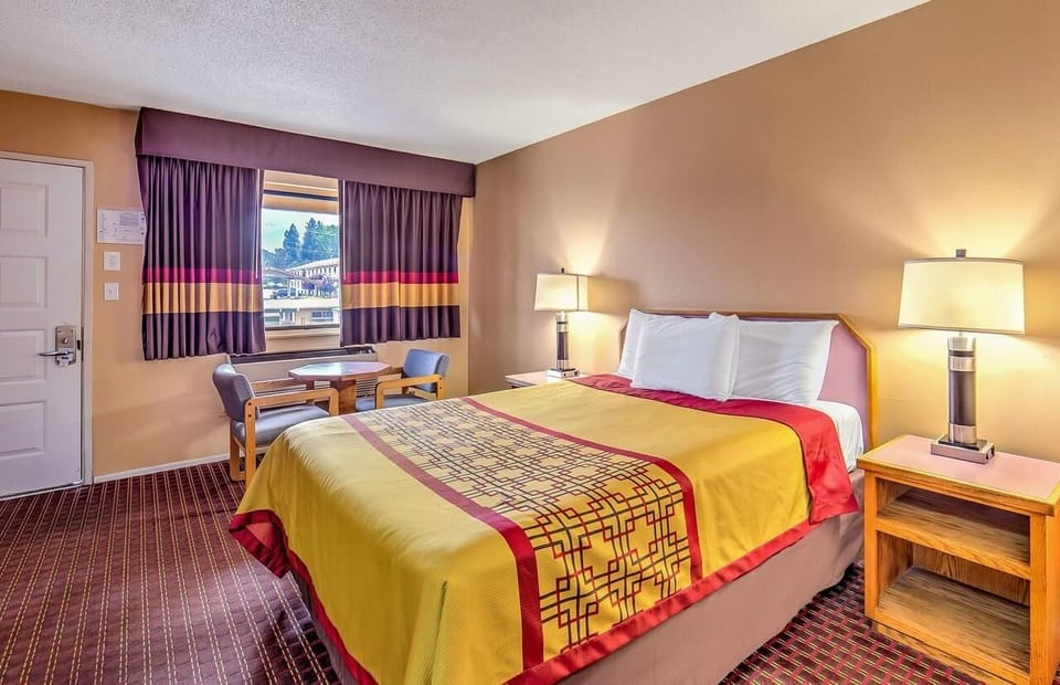 Unit with Queen size bed