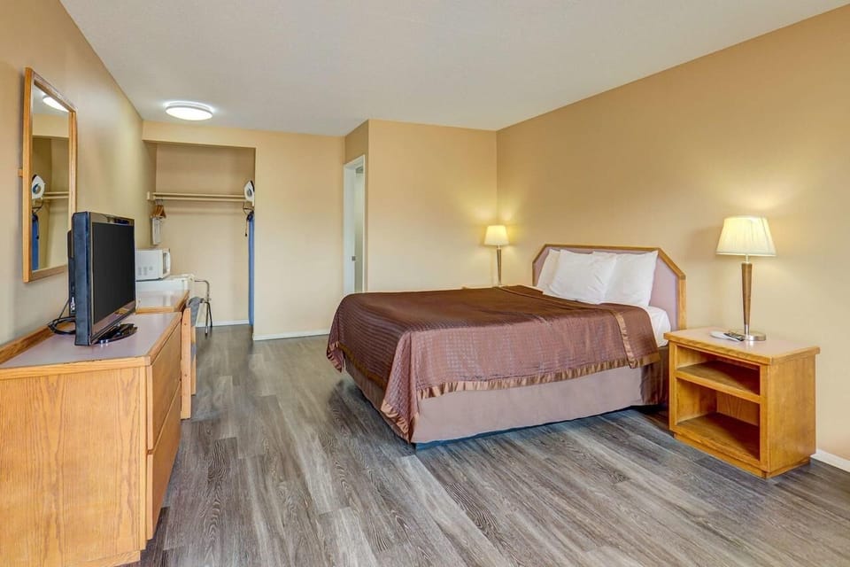 Unit with Queen size bed