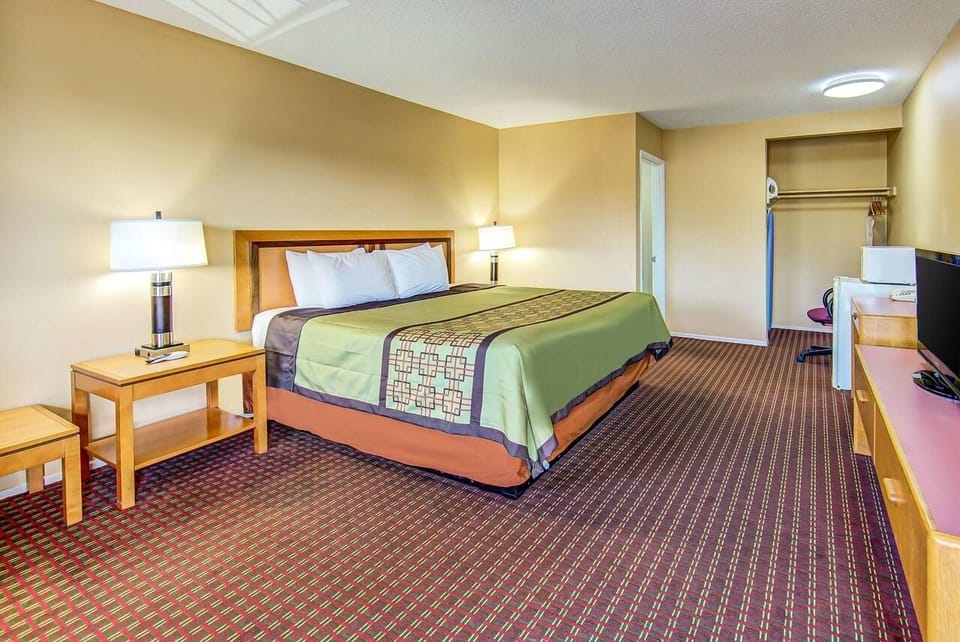 Unit with King size bed