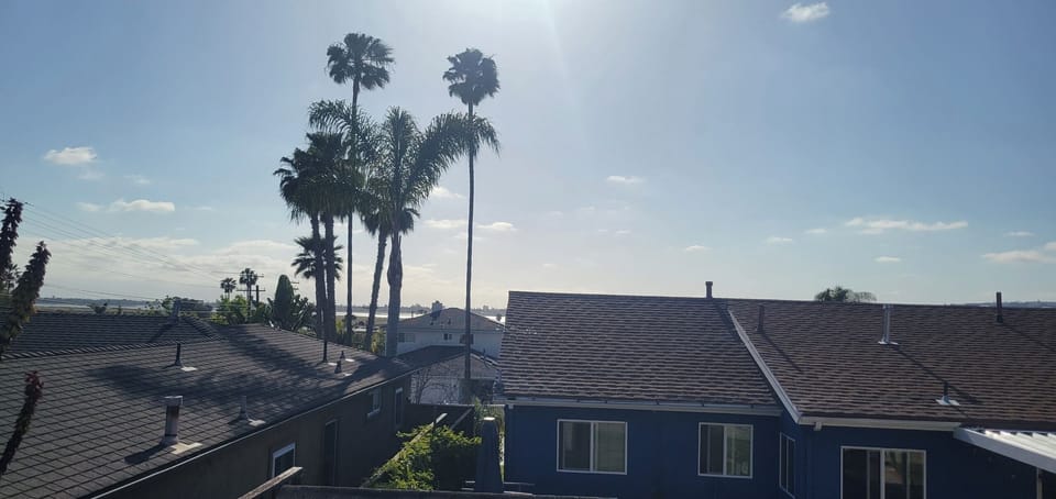 Private bright west deck with open view of the infamous San Diego Mission Bay