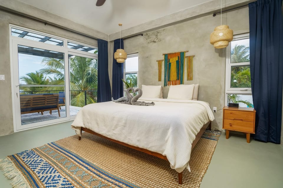 Conmigo Villas South - Oceanfront 3 Bedroom Condo w/ Pool (4065)