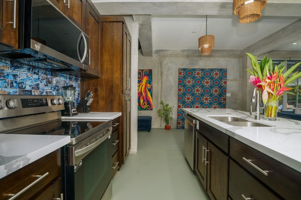Conmigo Villas South - Oceanfront 3 Bedroom Condo w/ Pool (4060)