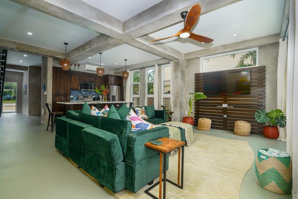 Conmigo Villas North - Beachfront 3 Bedroom Condo w/ Pool (4107)