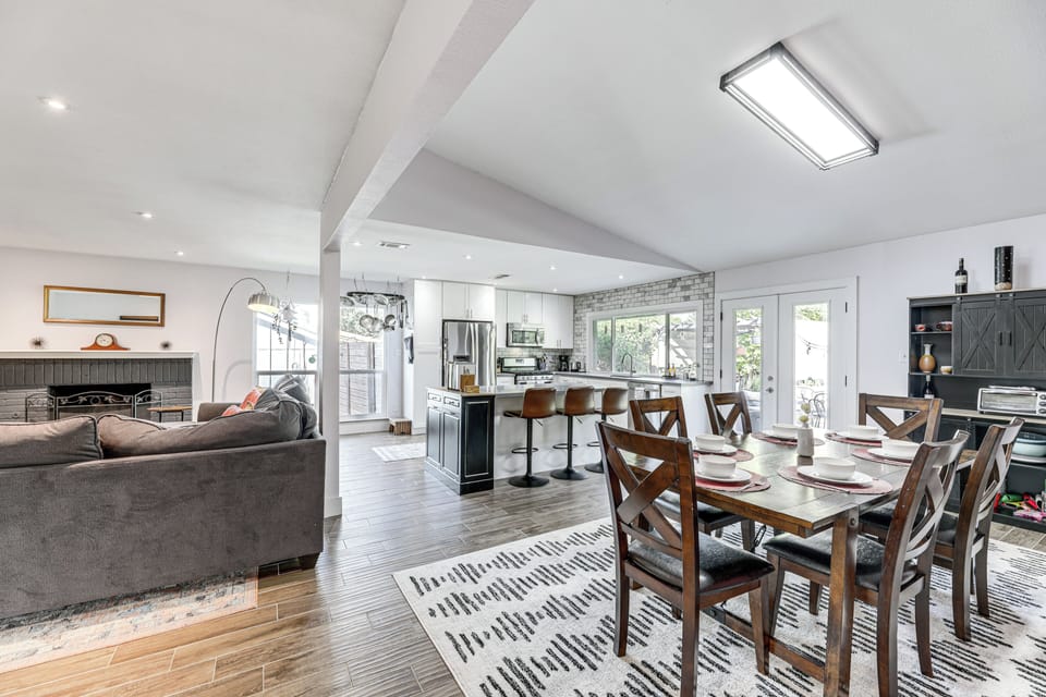 Interior | Central Heating & A/C | Free WiFi