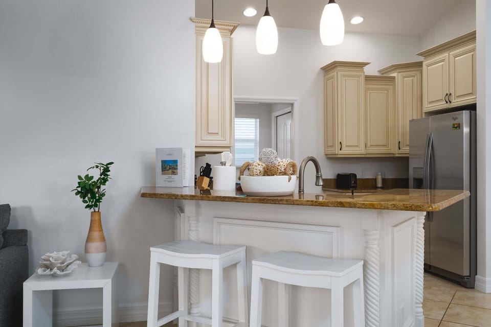 Kitchen bar seating 