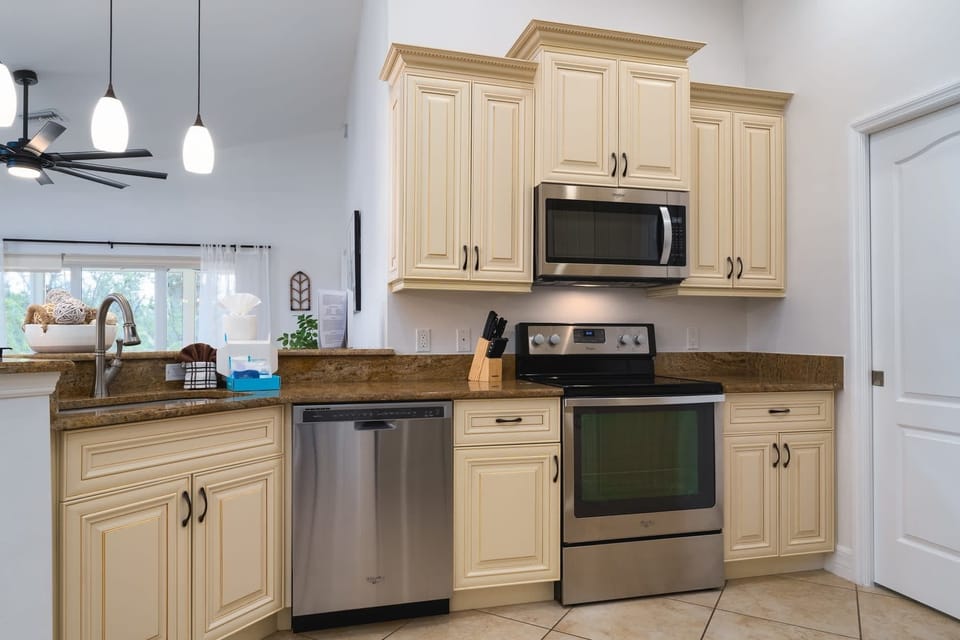 All the modern conveniences, dishwasher, disposal and microwave