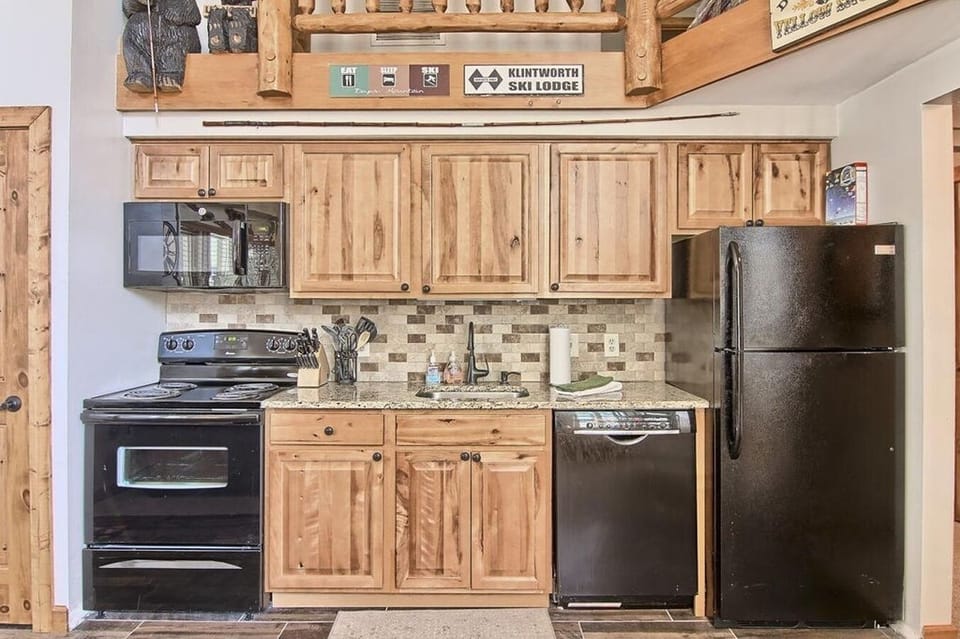 full kitchen - well stocked