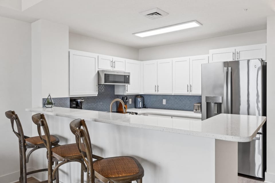 Kitchen with Breakfast Bar
