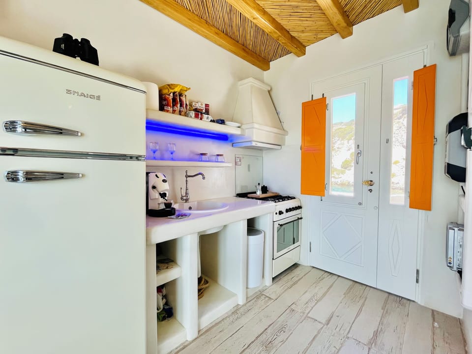 Milos island Cavo paradiso ocean house full kitchenette
