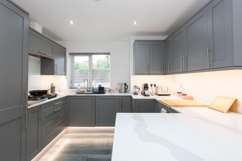 Full kitchen 
