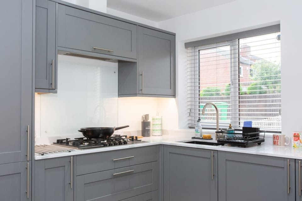 Full kitchen 