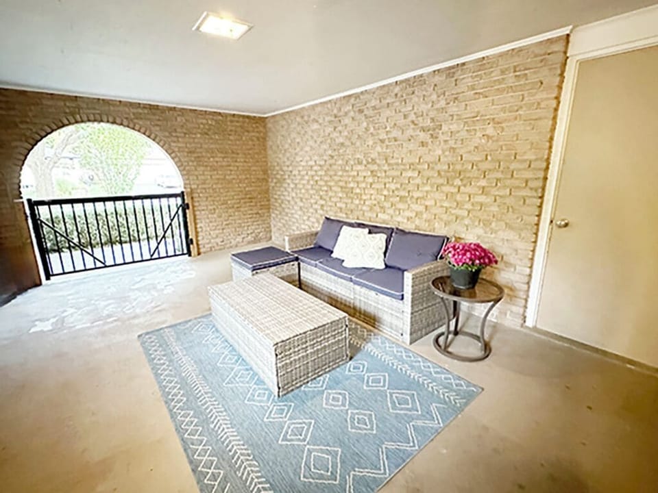 Front seating area